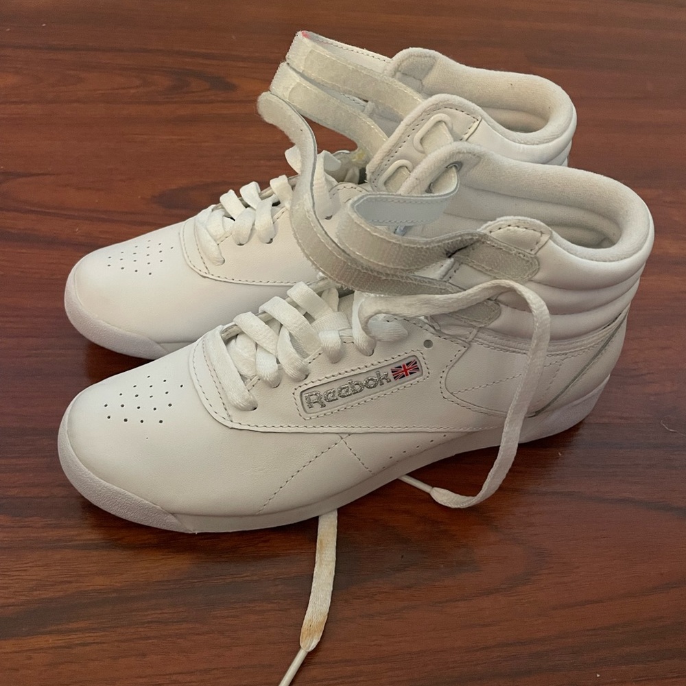 White Reebok old school high tops - women’s 6.5